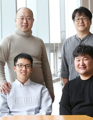 _images_000032_Researchers