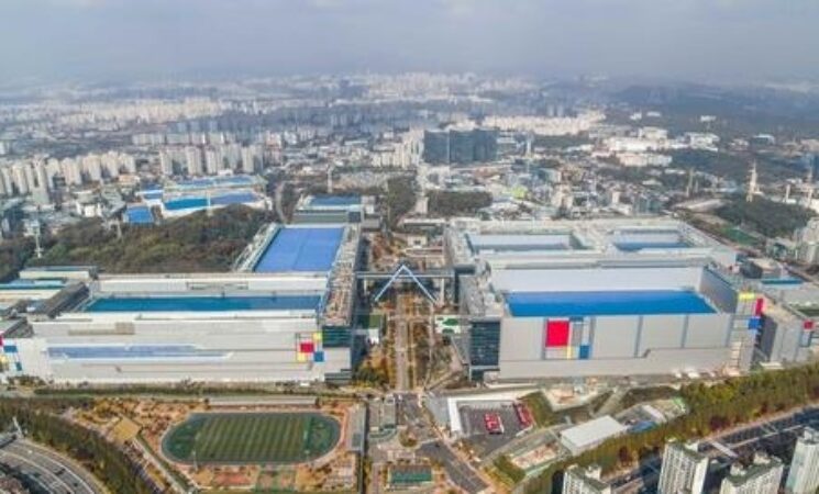 Samsung holds ceremony to mark 1st shipment of most advanced 3nm chips