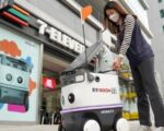 Short-range autonomous robot delivery tested at multiple 7-Eleven stores