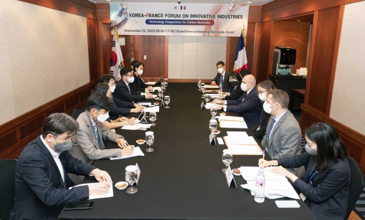 S. Korea, France vow to boost joint tech development for innovative industries