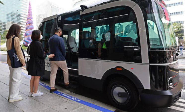 Trial run of self-driving bus starts at Seoul's main stream