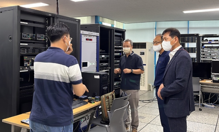 Busan demonstrates stereoscopic media system capable of transmitting 2D and 3D content together